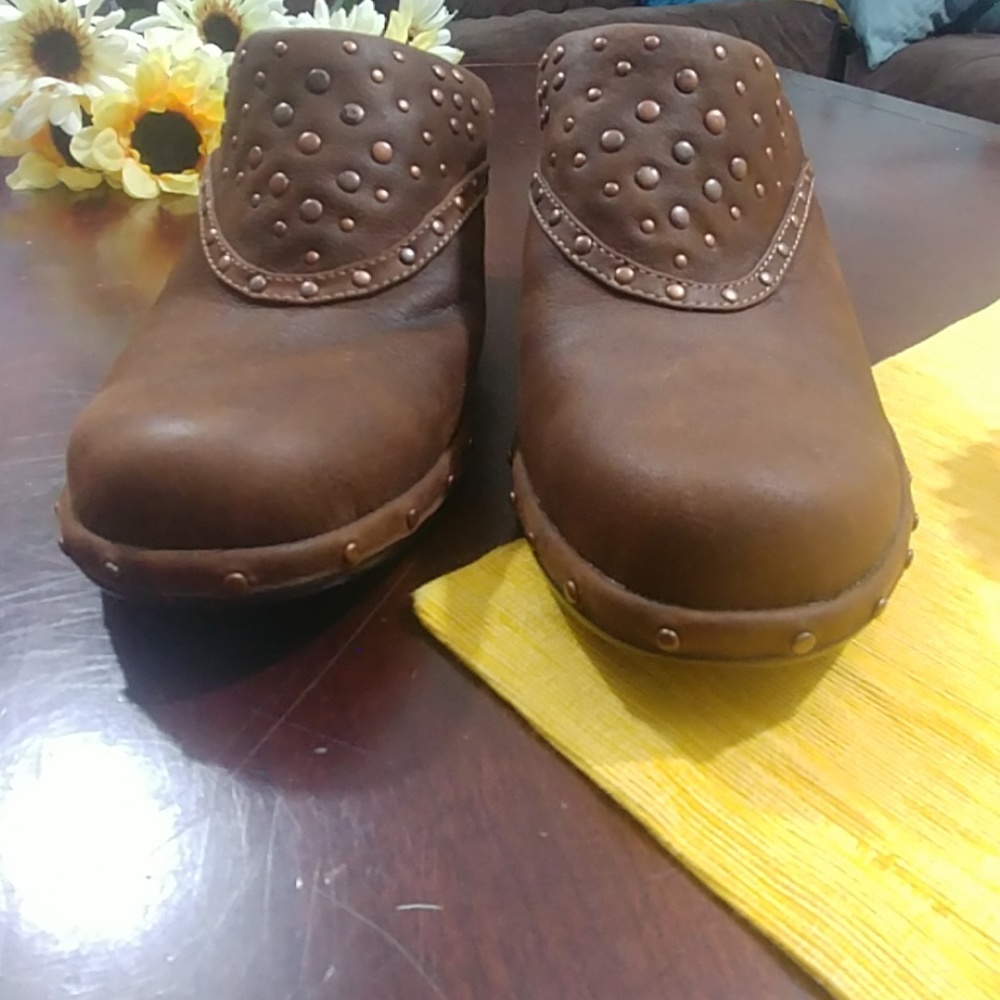 Sofft Leather Stuuded Mule Clog Slip On Heel Shoe - image 4